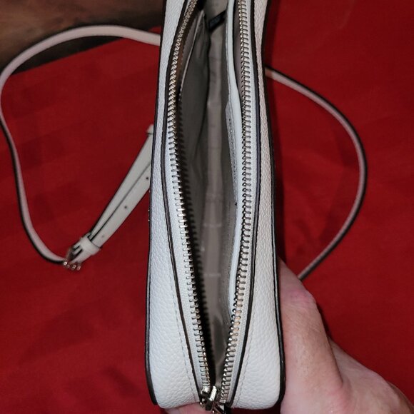 BRAND NEW, WITHOUT TAGS, MICHAEL KORS PURSE, MINT CONDITION!!! - Picture 5 of 6